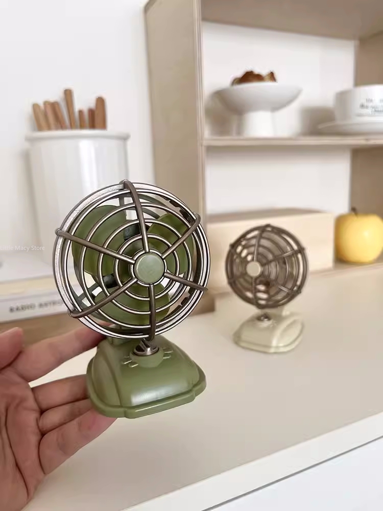 Retro Desktop Small Fan USB Ch - Office Furniture Loft recension och pris